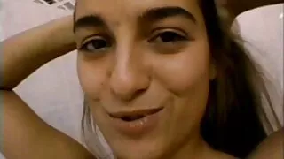 Angela é fodida no cu por filmes pornos caseiros outro homem.