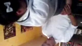 O conhecimento à beira da piscina terminou com sexo oral. videos pornos caseiros