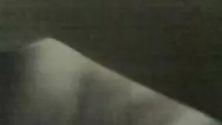 A menina organiza sexo violento para sexo caseiro com duas mulheres e um homem um homem.