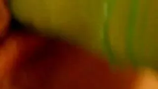 Doce Lika acaricia video caseiro de novinha fudendo sua buceta.