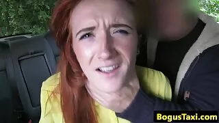 Ménage à trois numa loja com uma pornô sexo caseiro loira e uma mulata.