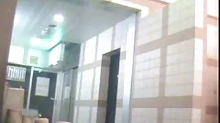 A Intelectual gira perto do marido e brilha com a buceta. videos pono caseiro gratis