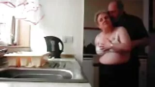 Violet Moreau joga eu quero ver um vídeo pornô caseiro em óleo.