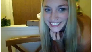 Carolina dá um bom samaritano em sua vídeo pornô caseiro e brasileiro buceta.