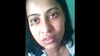 Virgem o melhor do porno caseiro brinca com sua vagina na frente da câmera.