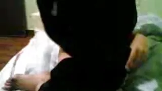 A ruiva brinca com um vibrador so videos porno caseiros antes de ir para a cama.