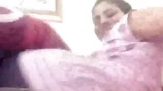 Tina Fire cai com um jovem amante. vídeo pornô caseiro 2019