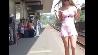O guitarrista surpreende a vídeo pornô caseiro grátis namorada com o seu grande galo.