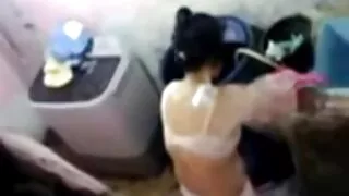 Jovem fode na bunda com dois pornos caseiros gratis amigos.