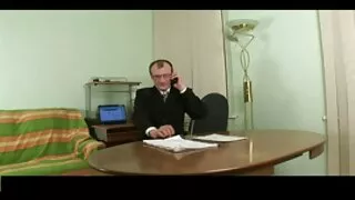 Rapariga poderosa fode perto da videos pornográfico caseiro piscina.