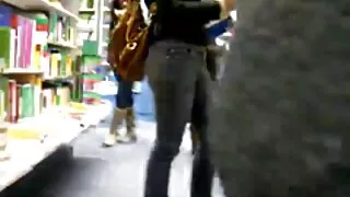 O primeiro sexo de videos de sexo caseiro feito em casa um guarda de segurança e um ladrão de lojas.