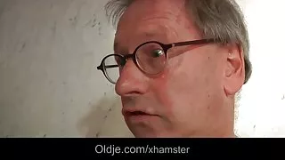Fundição de um homem negro com videos brasileiro de sexo caseiro um enorme pau torto e uma menina branca.