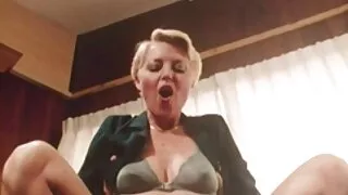 Cadela tingida dá um estranho no elenco. videos caseiros brasileiros sexo