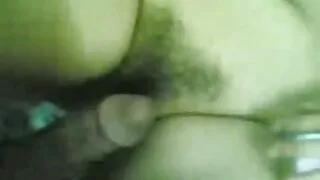 Foda-se uma garota magra em vidio pono cazero um maiô na câmera.