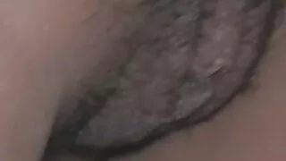 Uma prostituta monta um galo, vídeo de pornô caseiro vídeo de pornô caseiro mantendo distância social.