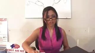 Sunako Kirishiki acaricia pau com os pés antes do sexo. videos caseiro casada
