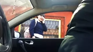 Alice Bong leva um melhor vídeo pornô caseiro pau ereto em sua bunda.