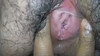 Cecelia TayLor chupa o pau enquanto recebe creme na boca. vídeo pornô caseiro em hd