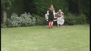 Convide vídeo pornô de mulher casada traindo um casal apaixonado para um relacionamento em grupo.