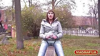 Arranjámos video pirno caseiro um ménage à trois para um tipo.