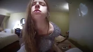O cu de uma mulher vermelha depois pornô caseiro vídeo pornô caseiro do anal foi quase rasgado por um grande galo.