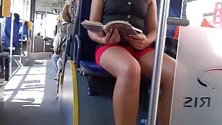 Por Dinheiro, K RockLie Rocket dá video poeno caseiro ao agente no elenco.