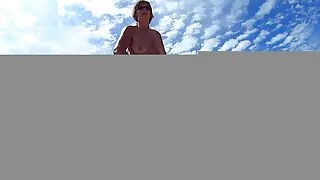 O padrasto peida a vídeos pornográfico caseiro enteada por absentismo.